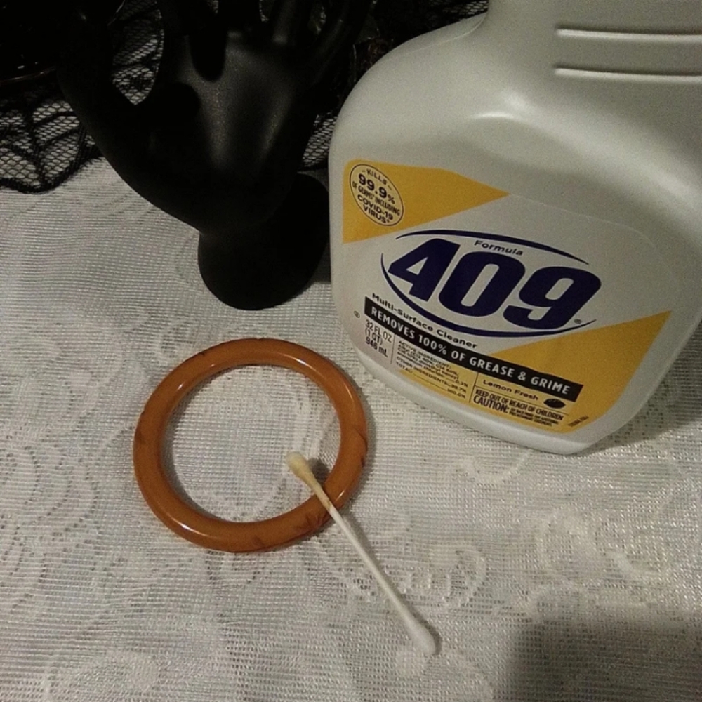 Carved yellow Bakelite bracelet - Picture 6 of 6